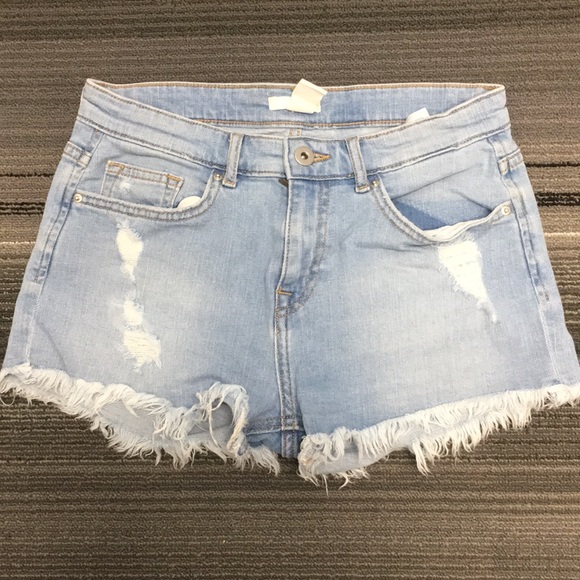 H&M Light mid rise denim shorts - Picture 2 of 2